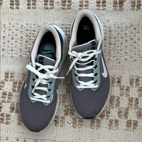 Nike Winflo 10 Men’s 7 / Womens 8.5 Like New - Picture 2 of 6